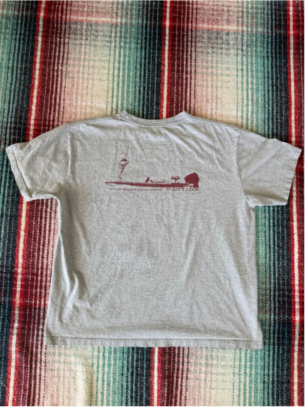Men's Columbia Gray Short Sleeve Fishing Tee XL with Red Graphic